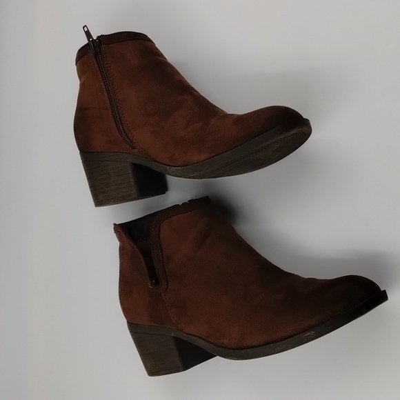Unbranded women's size 7 dark brown suede feel booties - Picture 3 of 7